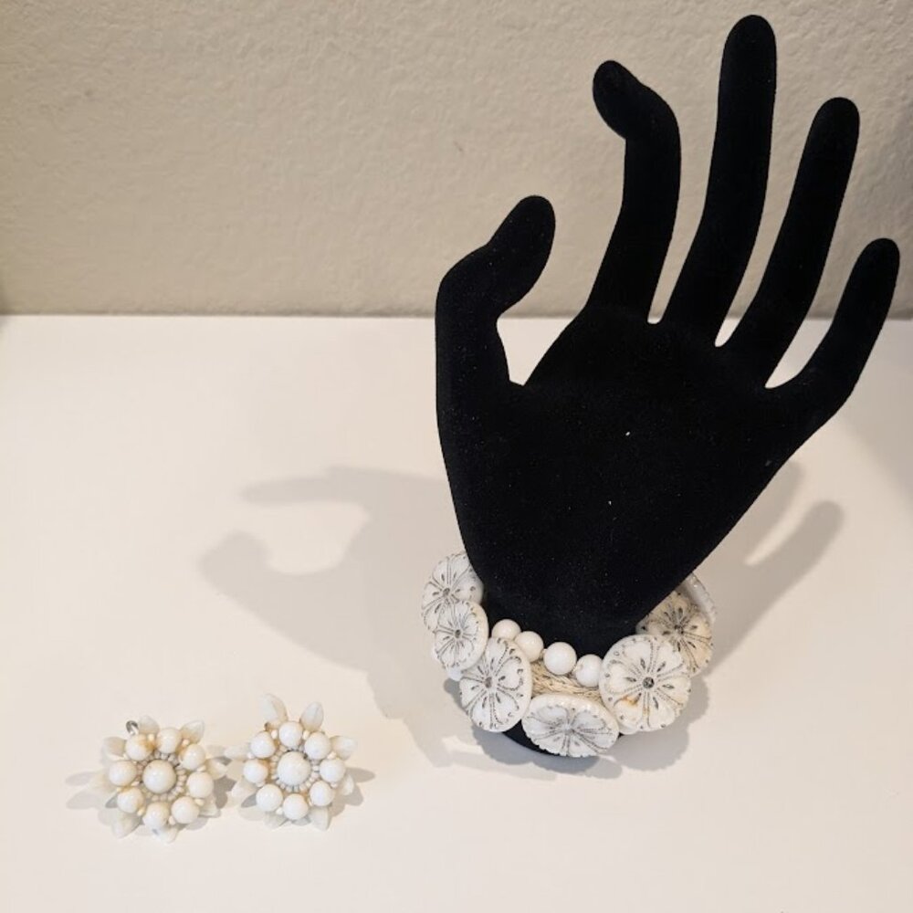 Vintage bracelet and earrings set, beautiful shell bracelet and earrings